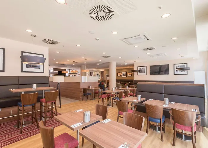 Hotel Hampton By Hilton Centre 3*