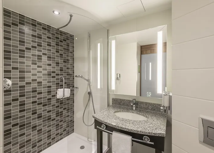 Hotel Hampton By Hilton Centre 3*